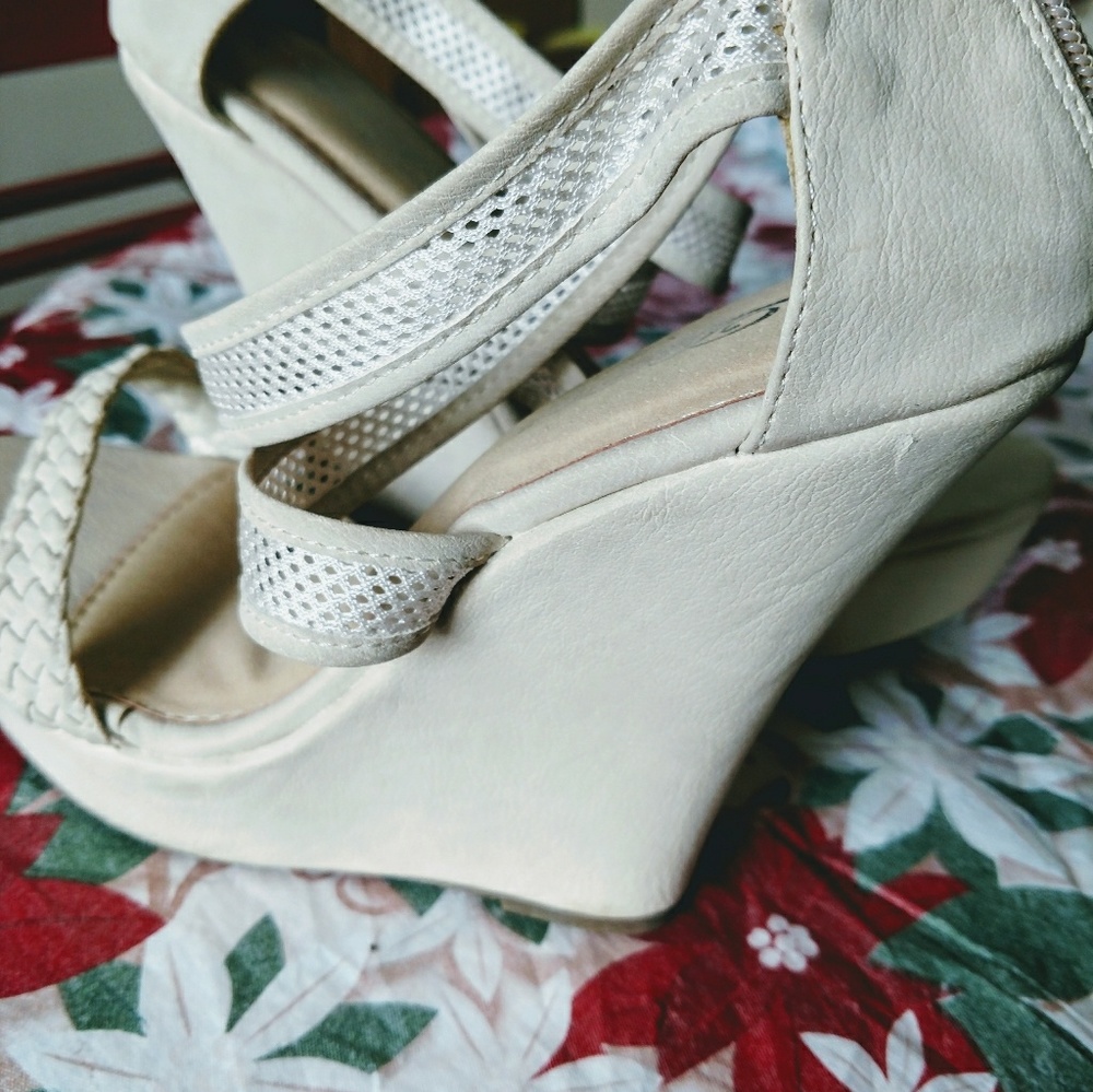 Cream color wedges.